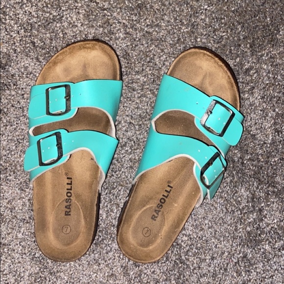 I’m selling these shoes. They are $20 all together. - Picture 3 of 4